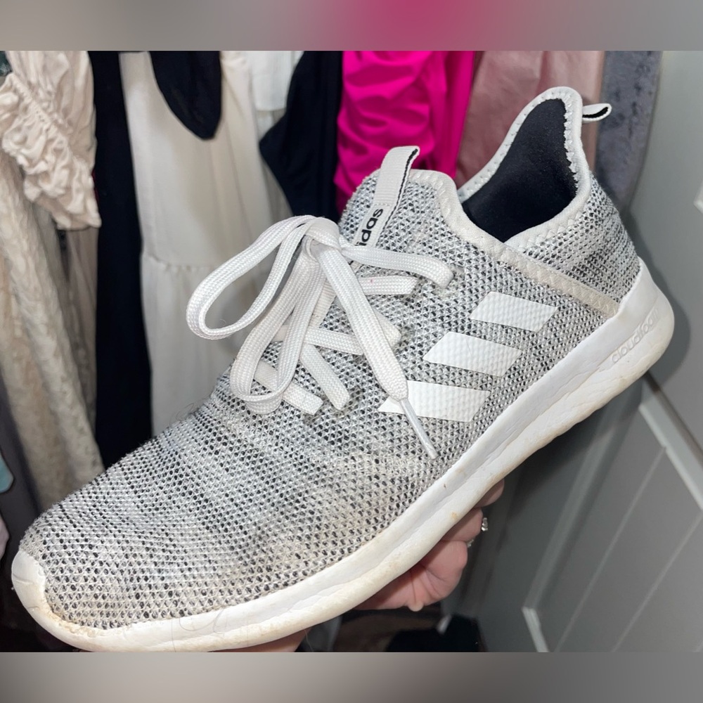 Adidas memory foam tennis shoes
